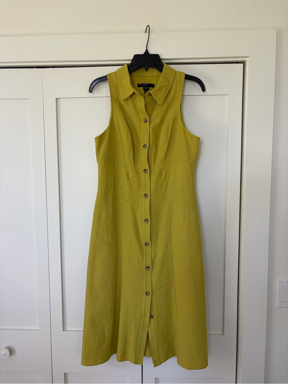 Maggy London Sleeveless Collared Button-Front Dress in Lime